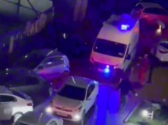 В Краснодаре мужчина не пропустил скорую помощь к ребенку с ожогами