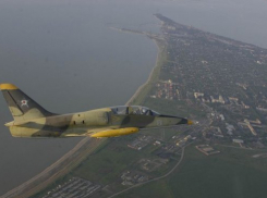  К поискам пилотов разбившегося в Ейском районе самолета подключат авиацию и водолазов 