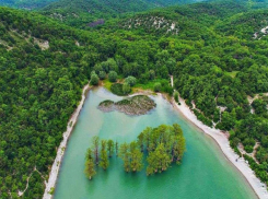 Партнеры Абрамовича захватили Кипарисовое озеро в Сукко Краснодарского края