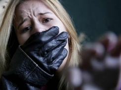 Пьяный кубанец затащил похищенную женщину в машину