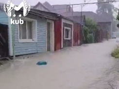 В Краснодарском крае смерч оставил без света и воды Джубгу и затопил трассу