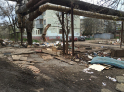 В Краснодаре дети облюбовали для игр стихийную свалку