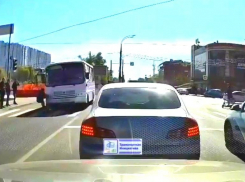 В Краснодаре на пешеходном переходе автобус сбил ребёнка