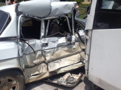  Пассажирский автобус протаранил легковушку в Абинском районе 