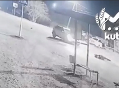 На видео попало, как машина полицейского сбивает мужчину в Усть-Лабинске