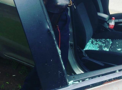 В Краснодаре в одном микрорайоне повредили восемь автомобилей, чтобы украсть навигаторы