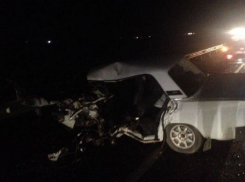 На Кубани «семерка» на бешеной скорости влетела в отбойник  ﻿