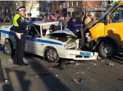 «Отомстил за штрафы»: маршрутчик протаранил машину ГИБДД в Краснодарском крае