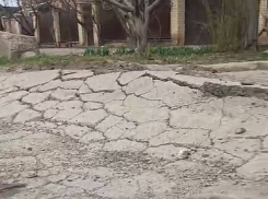 Краснодарцы обвинили строительную технику в уничтожении дороги на улице Жигуленко