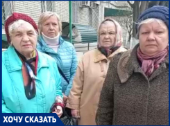 Трасса вдоль дома и дыры в асфальте: краснодарцы не могут заставить чиновников отремонтировать дорогу во дворе