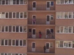 Выступления оперной певицы и саксофониста на балконе: чем занимается Краснодар на карантине 