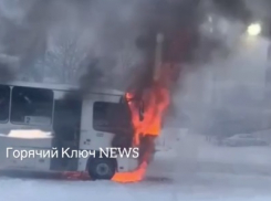 Автобус с пассажирами загорелся в Горячем Ключе 