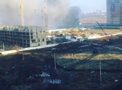 Пожар на стройке в Краснодаре взбудоражил очевидцев