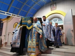 В Краснодаре христиане по древнему обычаю отметили Успение Богородицы: видео