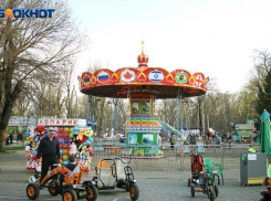 В четырех городских парках Краснодара можно бесплатно покатать детей на аттракционах