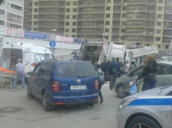  Во дворе многоэтажки в Краснодаре мусоровоз сбил ребенка 