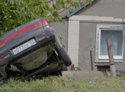  Машина влетела во двор жителя Анапы 