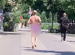 Голый мужчина устроил забег в центре Краснодара