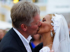 В Сети появилось видео страстного поцелуя Навки и Пескова