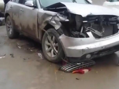 Двухдневная «Инфинити» устроила ДТП с тремя автомобилями в Краснодаре 