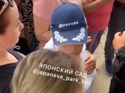 Краснодарцы устроили давку в очереди за QR-кодами в Японский сад