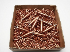 Кущевские полицейские на заднем сидении остановленной машины нашли коробку с патронами 