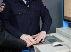 Появились подробности задержания полицейских со взяткой в миллион рублей в Геленджике