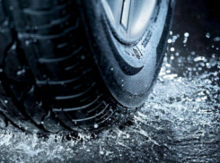 Рядом с Кущевской водитель огромный фуры разбился из-за дождя