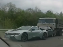  Элитный спорткар за 10 млн рублей попал в ДТП с «КамАЗом» под Абинском 