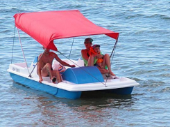 Прогулочный катамаран «Альбатрос» с детьми на борту унесло в открытое море в Новороссийске 