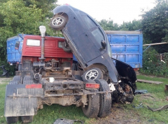 На Кубани 18-летний водитель влетел в КАМАЗ по неопытности