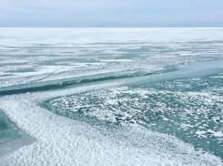  Из-за сильных морозов на Кубани Азовское море почти полностью покрылось льдом 