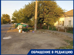 «Отдали площадку под мусор»: краснодарцы возмущены состоянием остановки у поликлиники