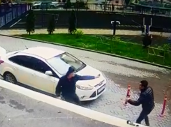 Краснодарец разбил бутылку о голову знакомого ради 6 тысяч рублей