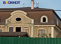 В Краснодаре дворец дочери бывшего вице-губернатора Ахеджак на Затоне покрылся грибком и плесенью 
