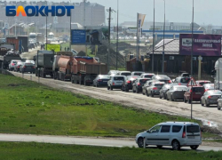 Массовое ДТП с участием 4 авто спровоцировало большую пробку под Краснодаром