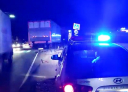 Автобус с вахтовиками врезался в фуру в Краснодарском крае: 4 пострадавших