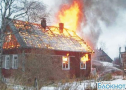 В Лабинске из-за перекала печи сгорел дом