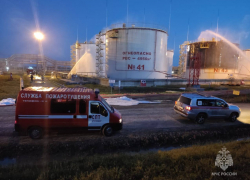 Очевидцы сообщили о трех взрывах на нефтебазе под Краснодаром
