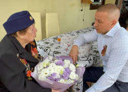 Депутат Гордумы Краснодара поздравил с 80-летием Победы ветерана Галину Вшивцеву