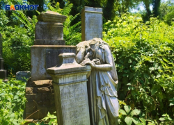 В Краснодаре стали проводить экскурсии по самому старому кладбищу 