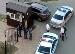 Пьяный отец протаранил ворота детсада и напал на воспитательницу в Краснодаре