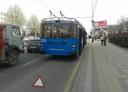 Обрыв ЛЭП помешал троллейбусу продолжить маршрут