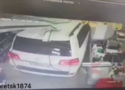 СМИ: водителем внедорожника, сбившего ребенка в магазине Тихорецка, является бизнесмен