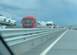Краснодарцы встали в пробку на трассе М-4 «Дон» в районе станицы Динской: видео