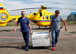 В Сочи доставили вертолётом 5 000 доз вакцины из Краснодара 