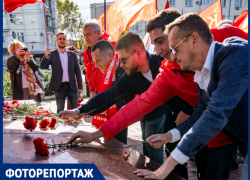 В Краснодаре коммунисты поклонились Ленину в День Октябрьской революции