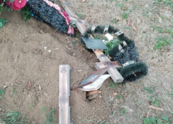 В Краснодарском крае вандалы сломали крест на могиле
