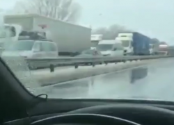  На Кубани из-за снежных заносов перекрыли дороги 
