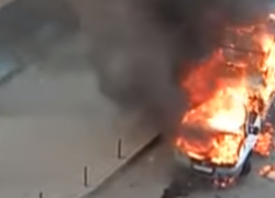 Во дворе жилого дома в Краснодаре загорелась «Газель»